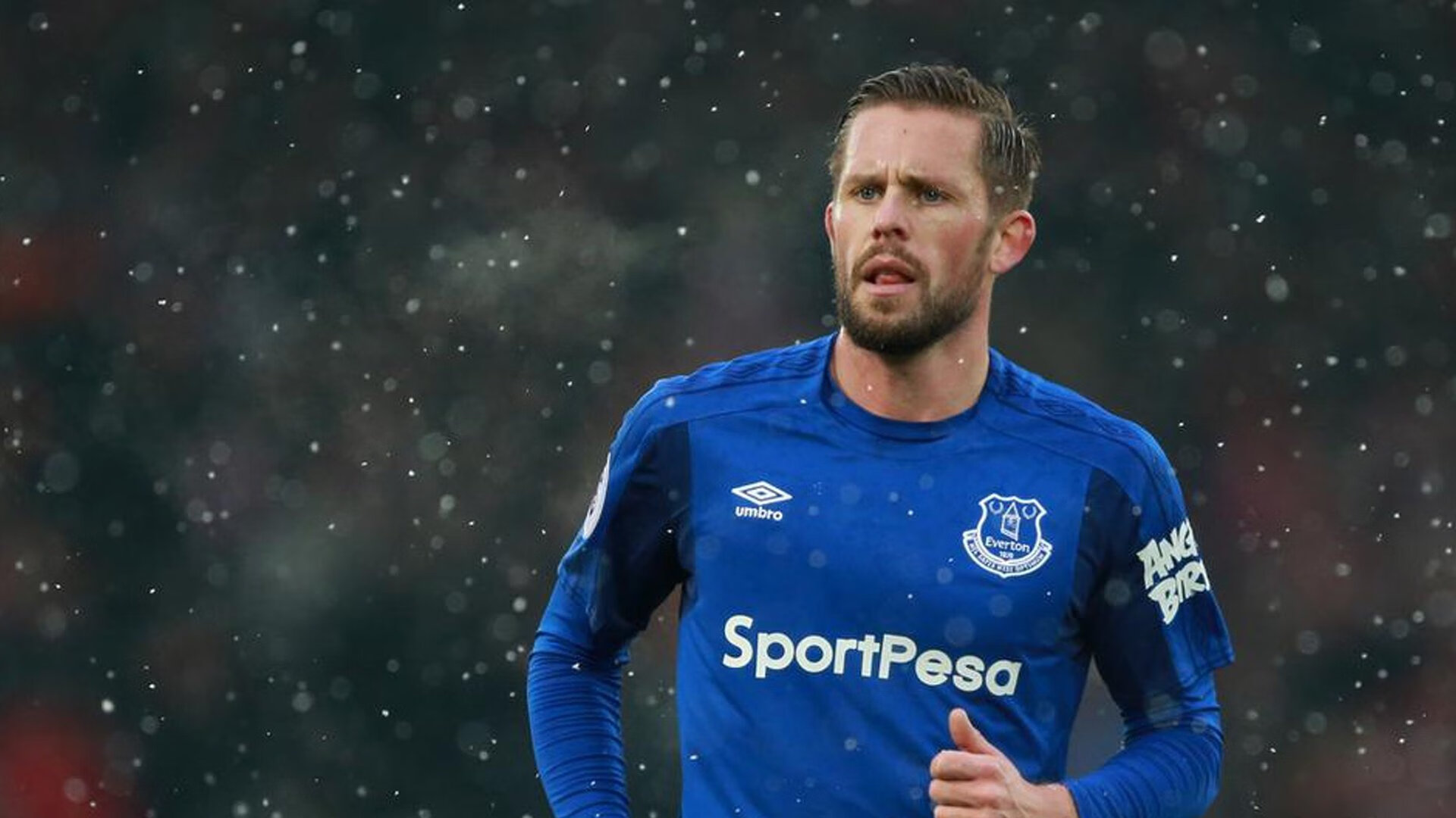 “天王级对决，联盟最强投手面对爆发的超级击球手”