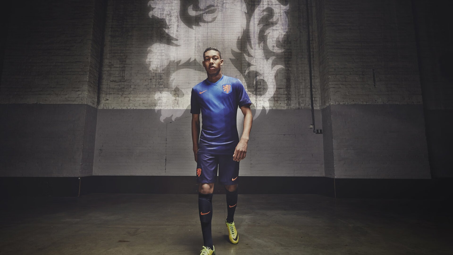 《比赛冠军背后的故事：他们的成长与奋斗》，比赛赢得冠军的稿子